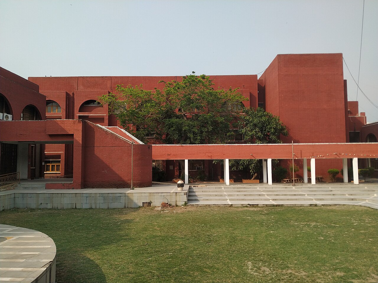 Maitreyi College campus